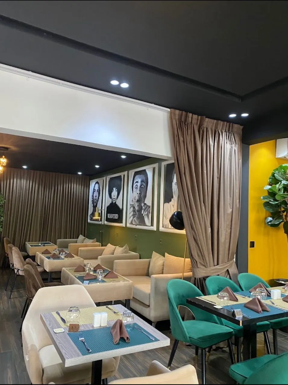 THE LOUNGE